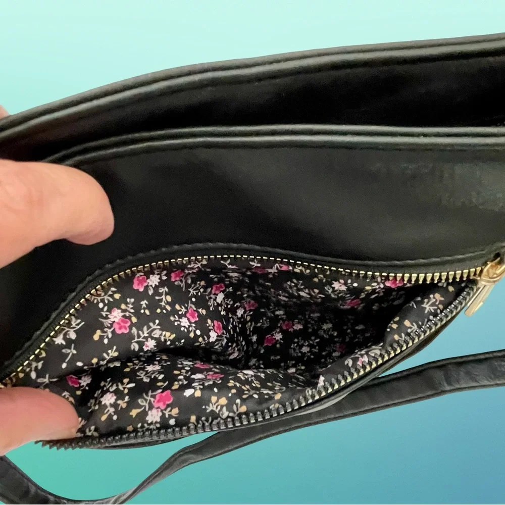 Mudd Black Zip Closure Embossed Crossbody Shoulder Bag Pom Pom Charm Keychain - Picture 9 of 13